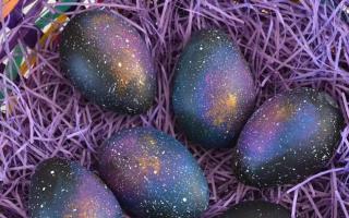 Как правильно красить яйца на Пасху?